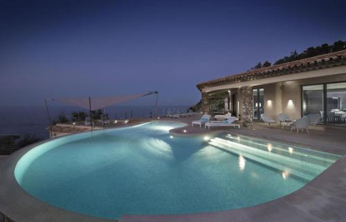 Saint-Tropez Cabina | Water's Edge