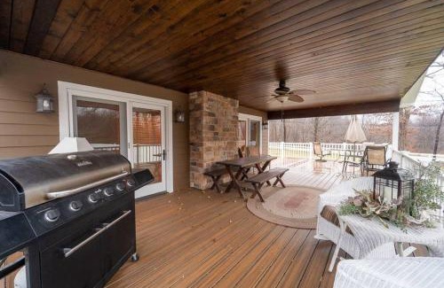 Champion Casa | Champion Charmer - Spacious Backyard with Grill home