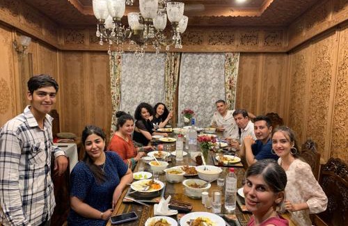 Dal Lake Hotel | Royal Heritage Houseboats