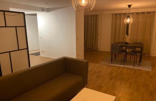 Huskvarna Apartamento | Mysig 1 rok med trädgård