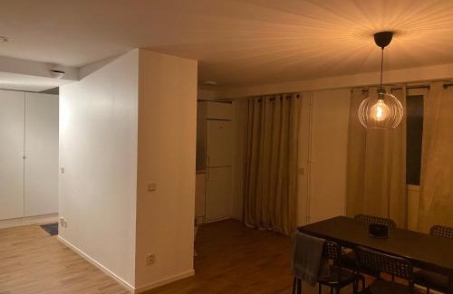 Huskvarna Apartamento | Mysig 1 rok med trädgård