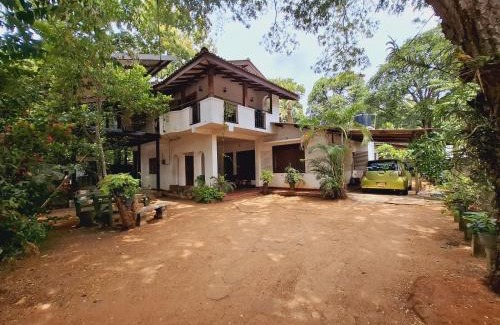 Anuradhapura Villa | Helana Holiday Home