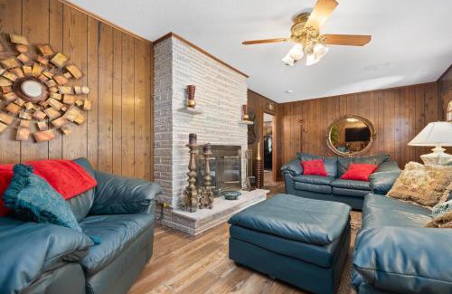 Erwin Casa | 'That 70s House' Retreat near the Nolichucky