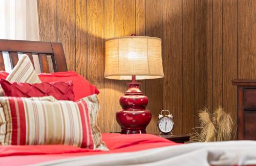 Erwin Casa | 'That 70s House' Retreat near the Nolichucky