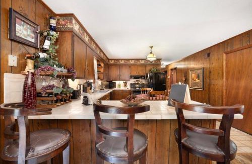 Erwin Casa | 'That 70s House' Retreat near the Nolichucky