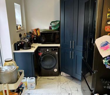 Watford Casa | Luxurious Shared Home - Self Check-In, Free Street Parking