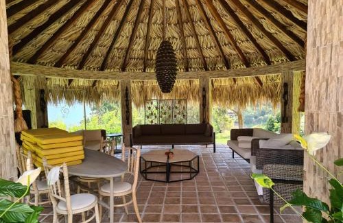 Calima Casa | Cartuja Holguín - Chalet Casa Finca Lago Calima
