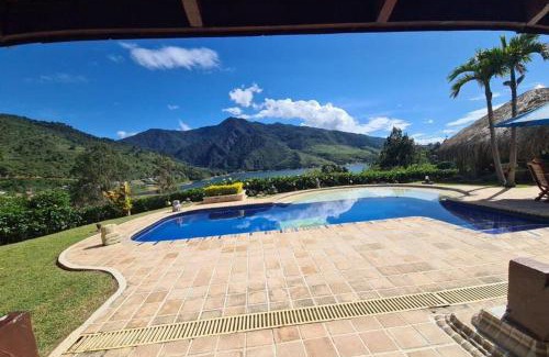 Calima Casa | Casa en Lago Calima Cartuja Holguin