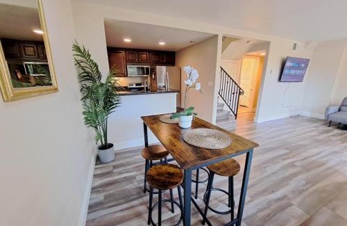 University City Apartamento | NEW King Bed Venetian Vacation - La Jolla 2 bedroom condos luxury furnished near beach and UTC mall
