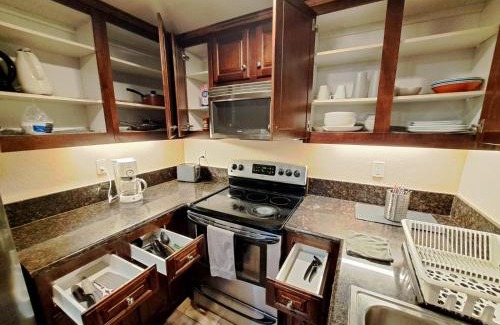 University City Apartamento | NEW King Bed Venetian Vacation - La Jolla 2 bedroom condos luxury furnished near beach and UTC mall