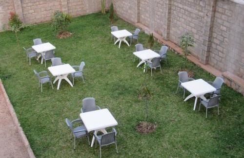 Entebbe Cama Y Desayuno | Apipawe Guesthouse & Tours