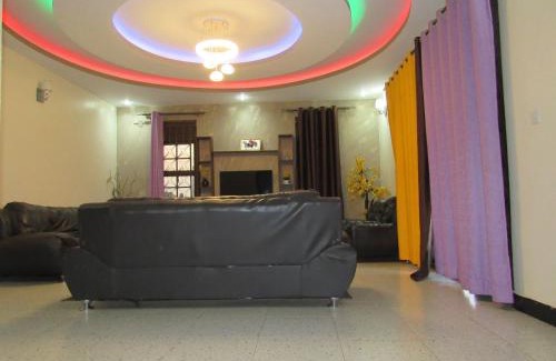 Entebbe Cama Y Desayuno | Apipawe Guesthouse & Tours