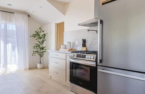 Los Angeles Casa | 4BD LA Villa with Jacuzzi Sauna and Outdoor Bliss