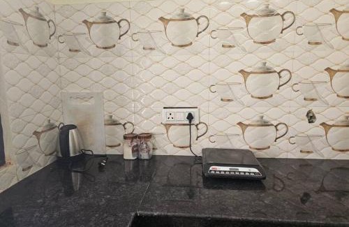 Alambagh Apartamento | 3 BHK in Krishna Nagar Lucknow LKOR402