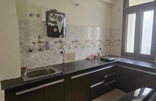 Alambagh Apartamento | 3 BHK in Krishna Nagar Lucknow LKO401L