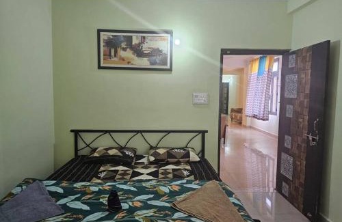 Alambagh Apartamento | 3 BHK in Krishna Nagar Lucknow LKO401L