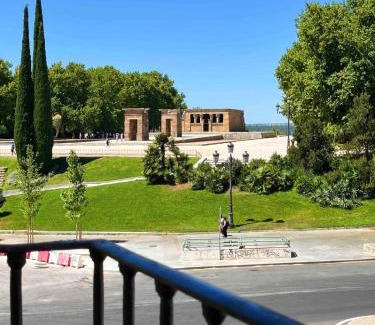 Moncloa - Arguelles Apartamento | Precioso Piso en Pleno Centro Plaza España AC & WiFi