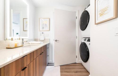 Yesler Terrace Apartamento | Cozy 1 bed with city/water view.