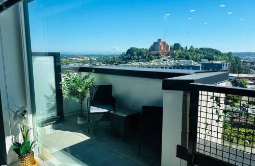 Yesler Terrace Apartamento | Cozy 1 bed with city/water view.