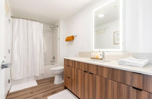 Yesler Terrace Apartamento | Cozy 1 bed with city/water view.