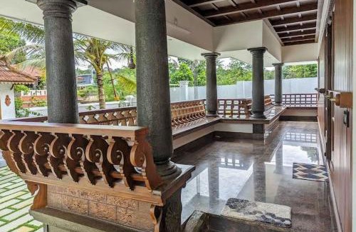 Kottayam Casa | Swimming Pool Naalkett Tharavad Bungalow with nice Ambience