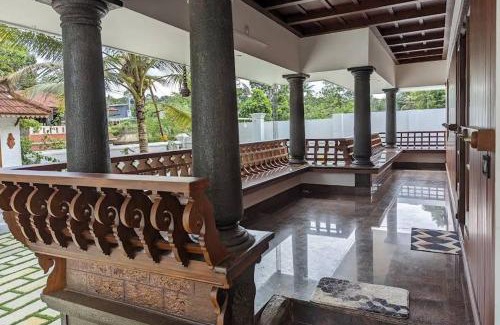 Kottayam Casa | Swimming Pool Naalkett Tharavad Bungalow with nice Ambience