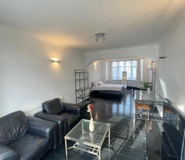 Lea Bridge Casa | Gorgeous space near central