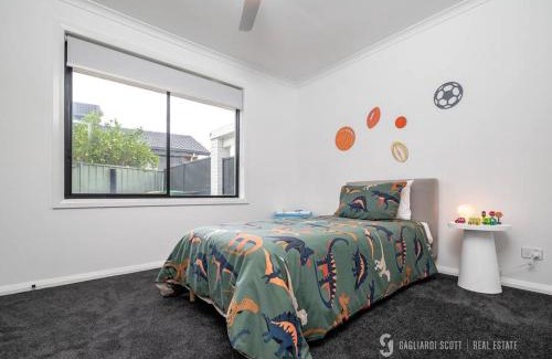 Shepparton South Casa | Shepparton Escape: Chic 3BR near Lake