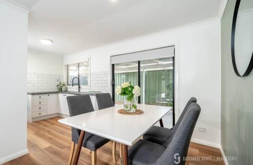 Shepparton South Casa | Shepparton Escape: Chic 3BR near Lake