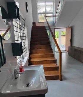 Irinjalakuda Apartamento | 2 storied waterfront homestay Thrissur