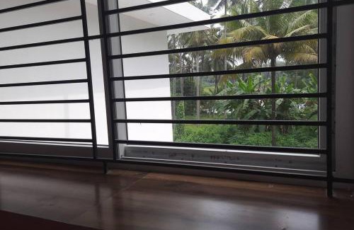 Irinjalakuda Apartamento | 2 storied waterfront homestay Thrissur