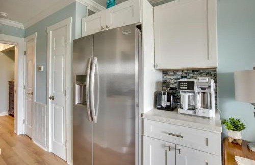 Folly Field Apartamento | Serenity By The Sea, Renovated Oceanfront Condo