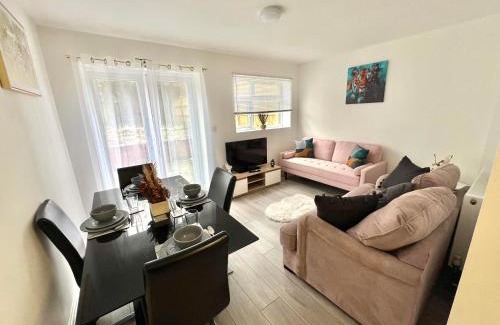 Holbrooks Casa | Spacious 5-bed house in Coventry by Seeka Stay, Ideal for business, Sleeps 7!