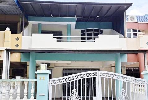 Kluang Casa | 23 Sri Kluang HomeStay - Up to 15pax