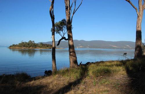 Apollo Bay Casa | Bruny Island, Secluded Waterfront on 5 acres