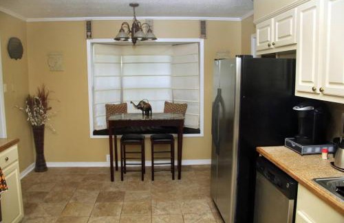 Tougaloo Casa | Lu's Home Away from Home