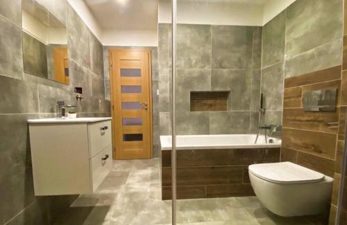 Poruba Apartamento | Celý byt 2+1 v Porubě s pracovnou a 2 balkóny