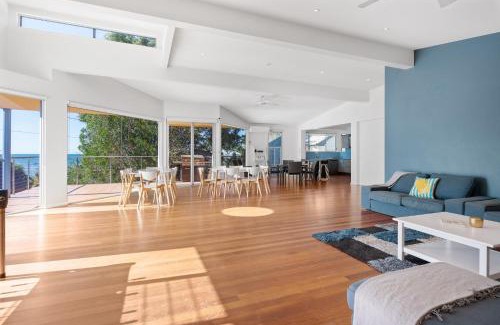 Toowoon Bay Casa | MODERN BEACH MANSION / 2 MINUTES FROM WATER