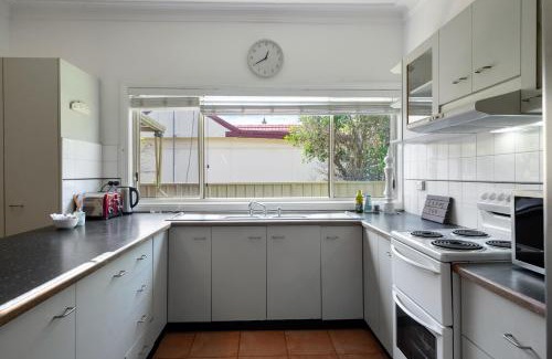 Budgewoi Casa | Cute and Relaxed Holiday Home - Close to Beach