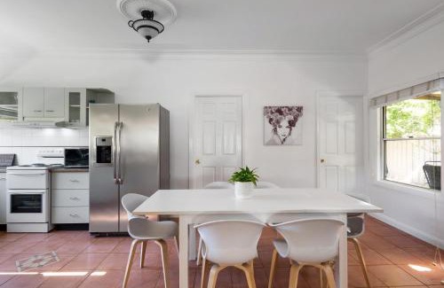 Budgewoi Casa | Cute and Relaxed Holiday Home - Close to Beach