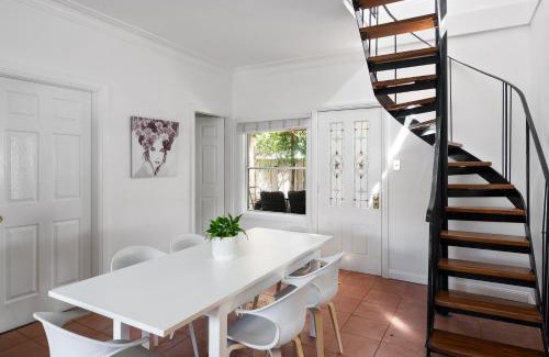 Budgewoi Casa | Cute and Relaxed Holiday Home - Close to Beach