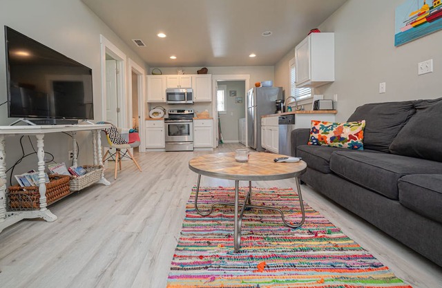 Seaside Retreat - family friendly with community pool!