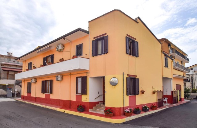 Enjoy a relaxing vacation in this bright and friendly apartment Campora San Giovanni.