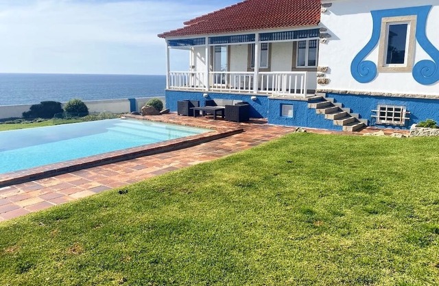 Azenhas do Mar - Villa Tamar - oceanfront, private infinity pool, close to beach