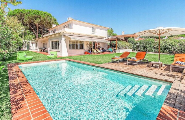 Villa for 12 persons with private pool, 600 meters from the beach