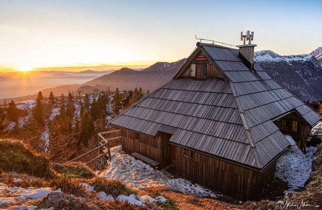 The Eagle's Nest high in the mountains with sauna and hot tub