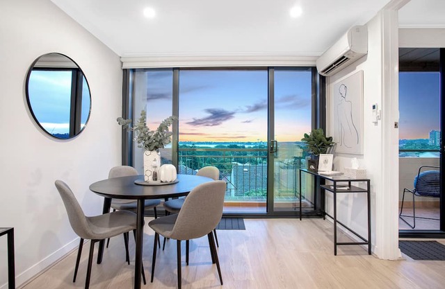 Spectacular Views South Perth1br