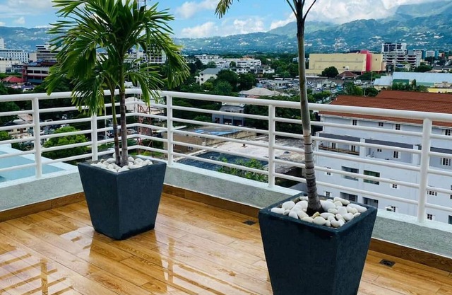 1 Bedroom Mountain Retreat New Kingston