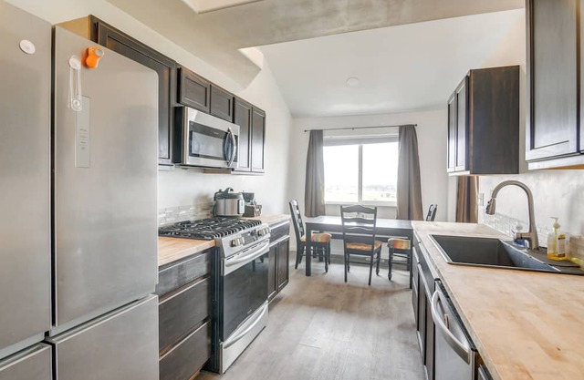 Balcony & Stunning Views: Airy Apt in Idaho Falls