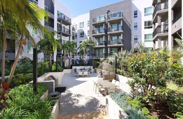 Urban Chic Home 10 Min From Disneyland With Pool GYM